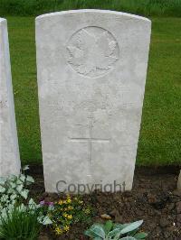 Etaples Military Cemetery - Martineau, P